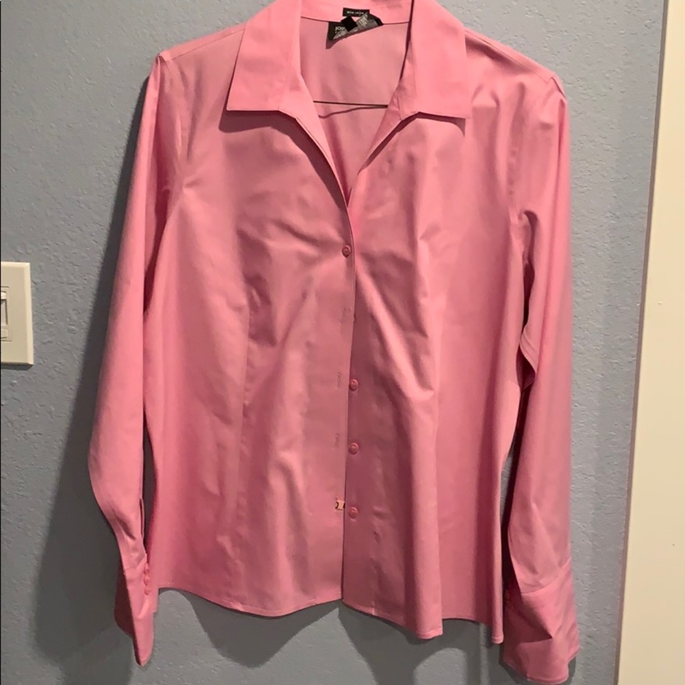 Women’s V-neck button down shirt